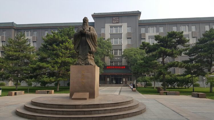 中国传媒大学孔子广场