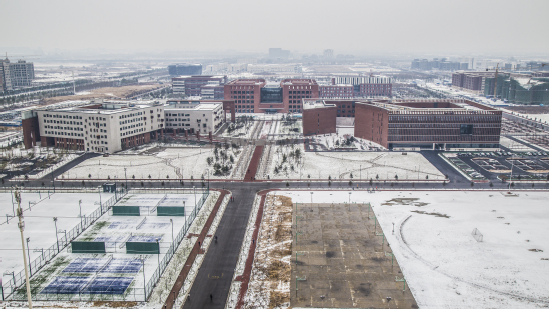 东北大学冬天的操场