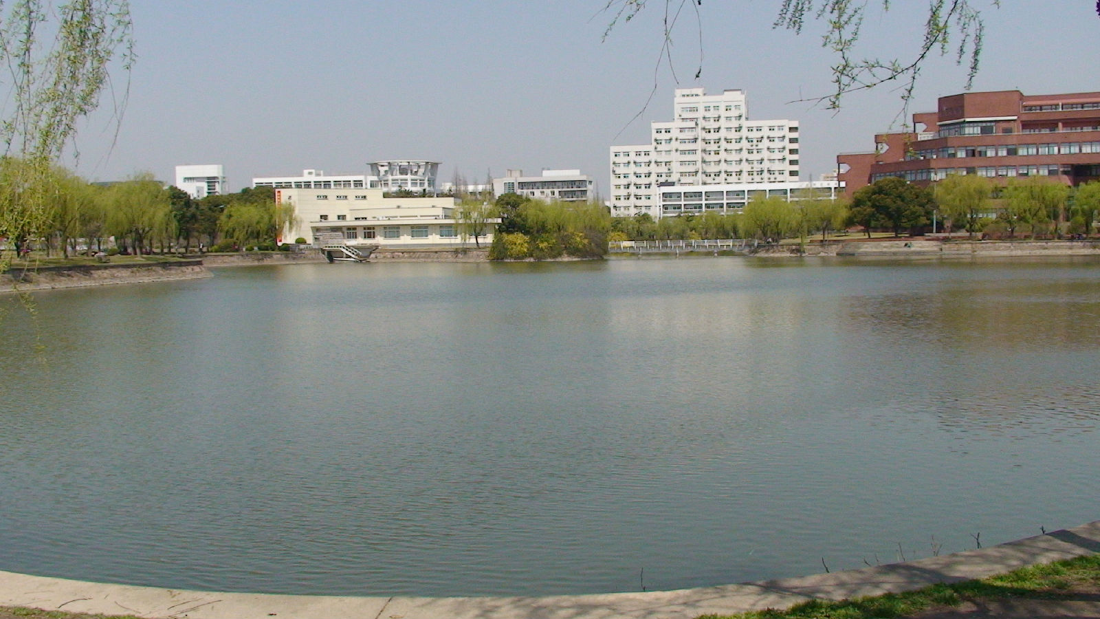 上海交通大学校园思源湖