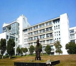 西交利物浦大学孙中山先生雕像