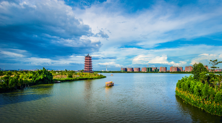 中山大学新华学院——湖中美景