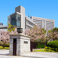 大阪大学