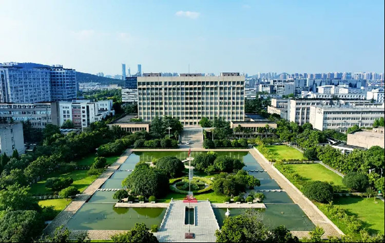 走进校园 · 精彩生活